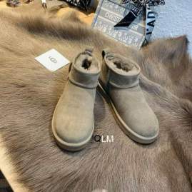 Picture of UGG Shoes _SKUUGGsz35-40ML011119854